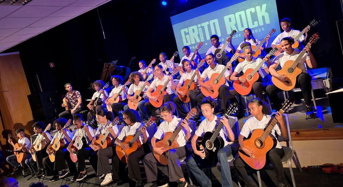 "Grito Cordas" encanta público na abertura do Grito Rock Praia 2025